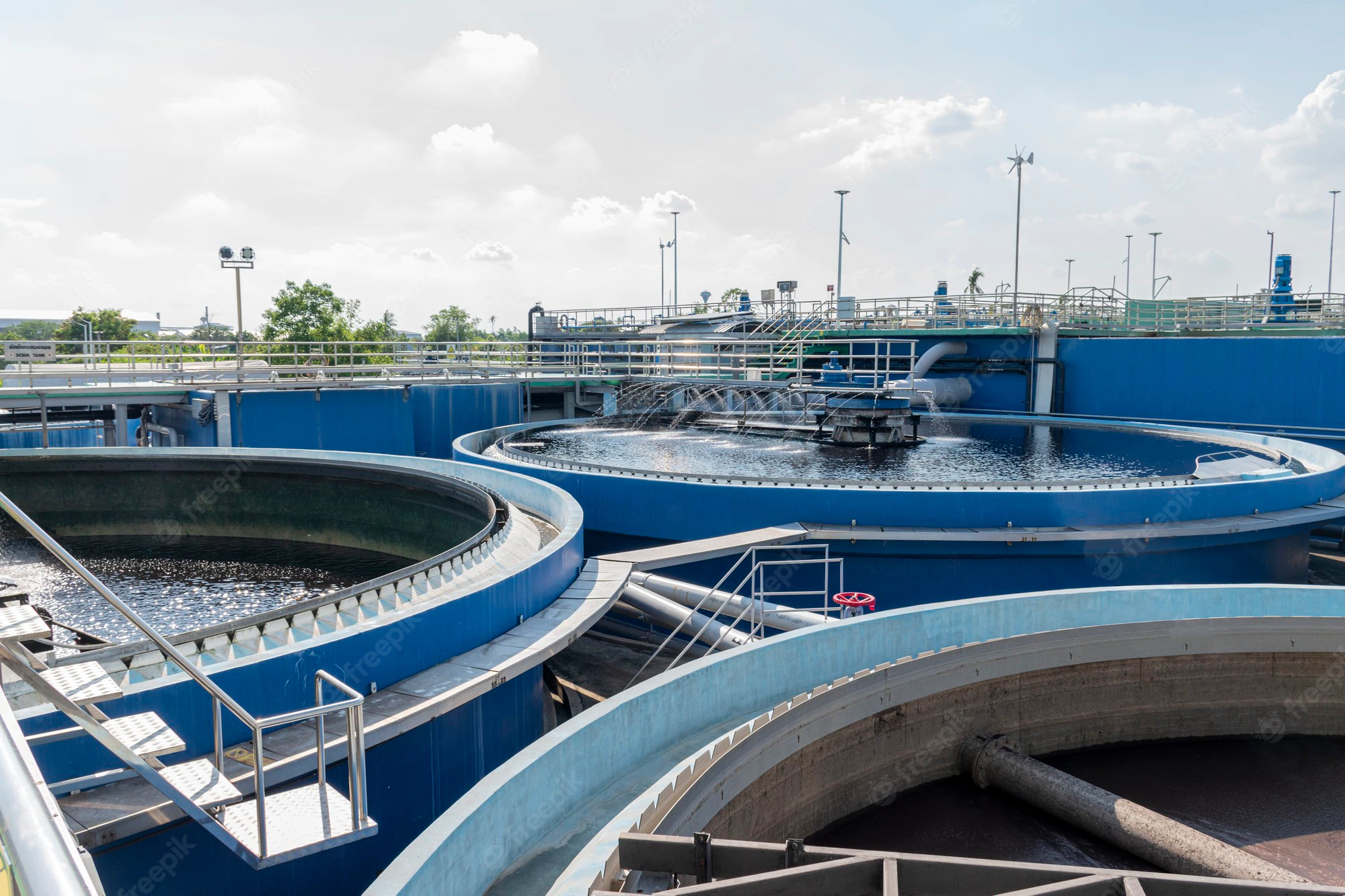 https://h2oinnovationtec.com/wp-content/uploads/2023/01/waste-water-treatment-ponds-from-industrial-plants_281691-646.webp